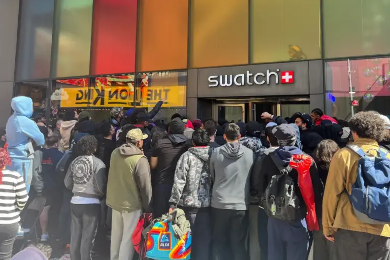 Denver police respond to Cherry Creek Shopping Center amid chaotic Swatch launch