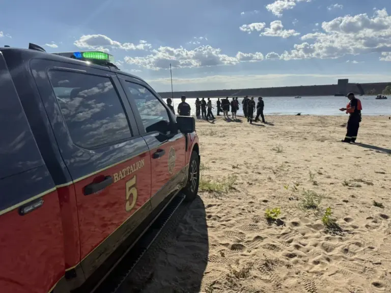 Man drowns after raft overturns in Cherry Creek State Park