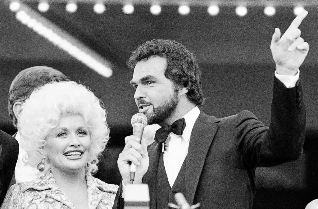 FILE – Dolly Parton, left, and Burt Reynolds appear at...