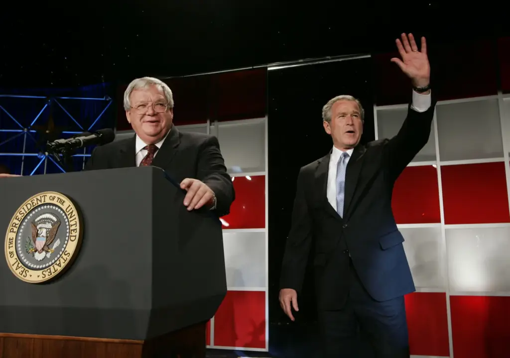 Speaker of the House Dennis Hastert ntroduces President Bush at the National Republican Congressional Committee dinner.
